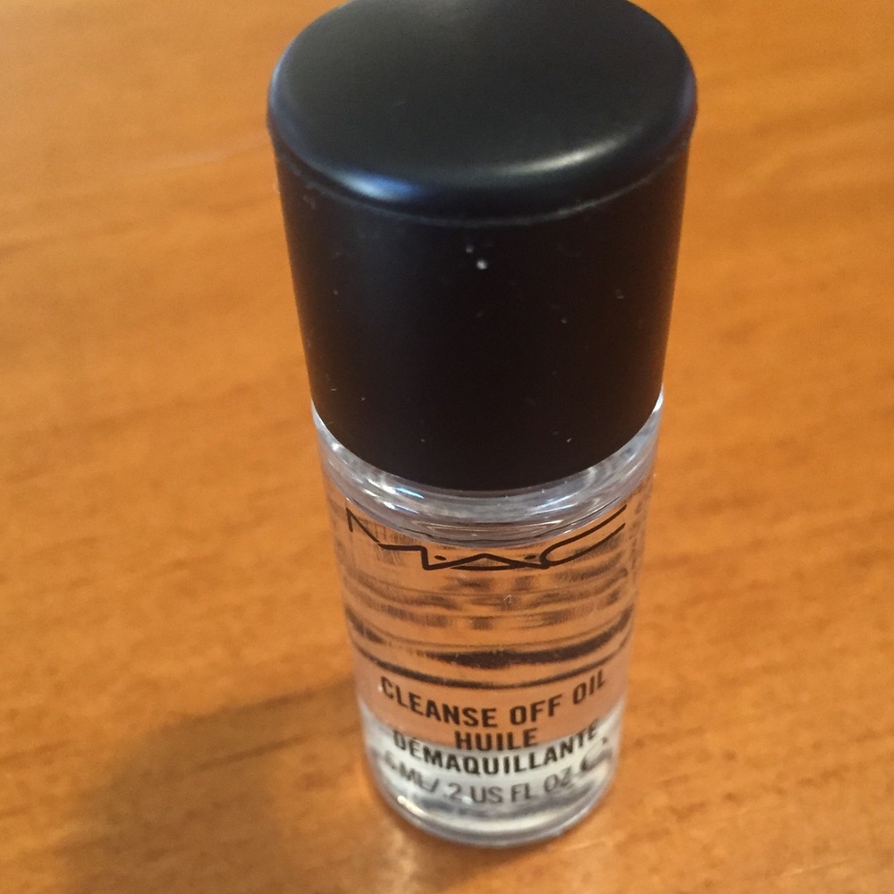 MAC Cleanse Off Oil - Picture 4 of 15